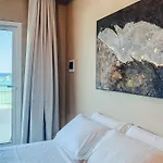 Hybrid Icon Gallery Гостевой дом 4*