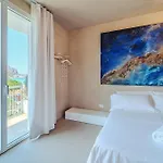 Гостевой дом Hybrid Icon Gallery 4*