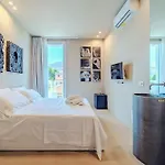 Hybrid Icon Gallery 4*