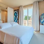 Гостевой дом Hybrid Icon Gallery 4*